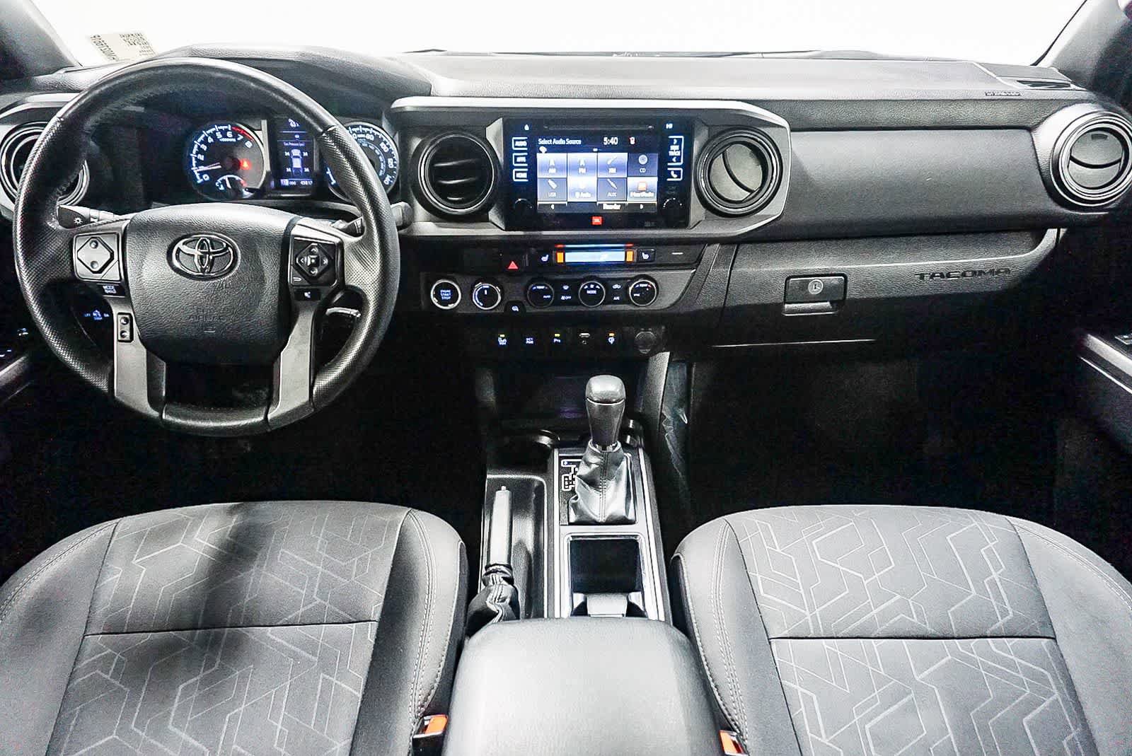 Used 2017 Toyota Tacoma TRD Sport AWD/4WD image 14