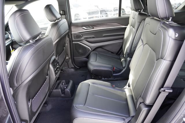 New 2025 Jeep Grand Cherokee L Limited w/ Black Appearance Package image 11
