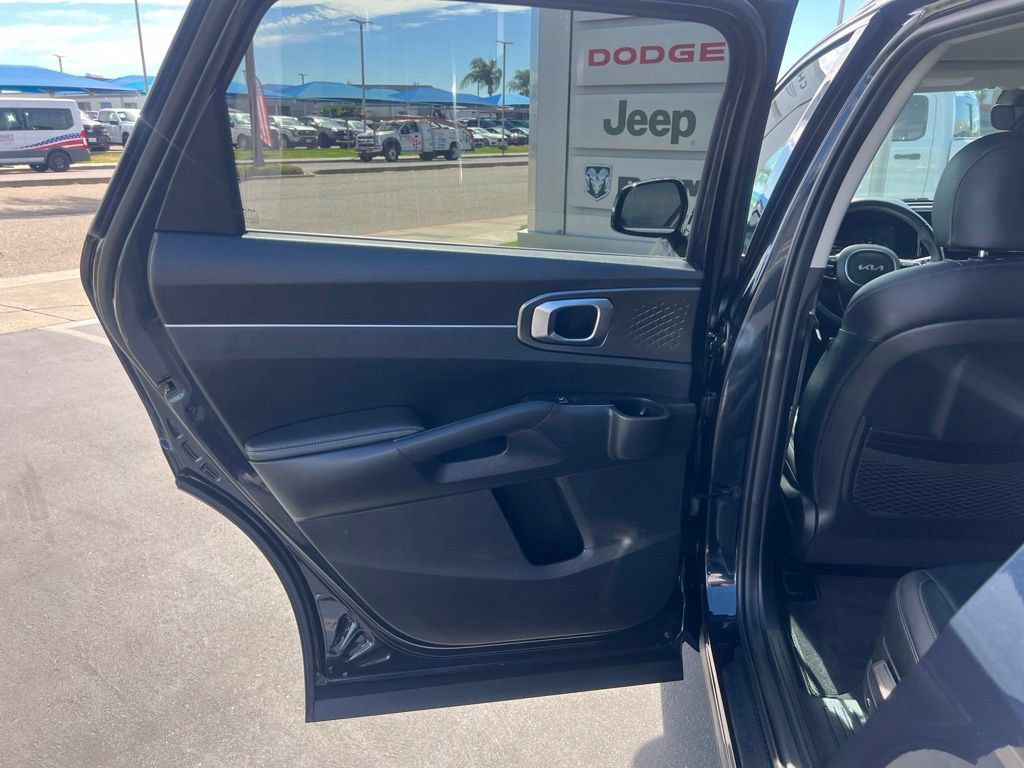 Used 2023 Kia Sorento EX AWD/4WD image 39