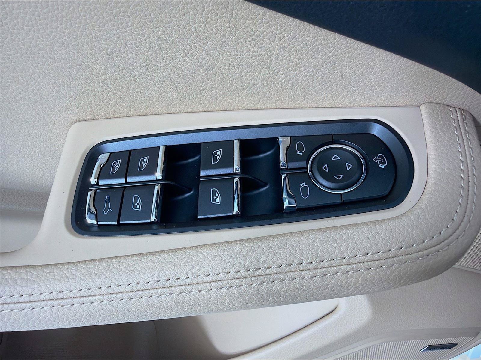 New 2026 Porsche Macan Turbo AWD/4WD image 8