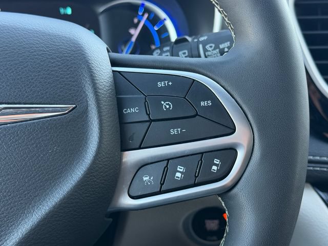Used 2024 Chrysler Pacifica Limited FWD image 18