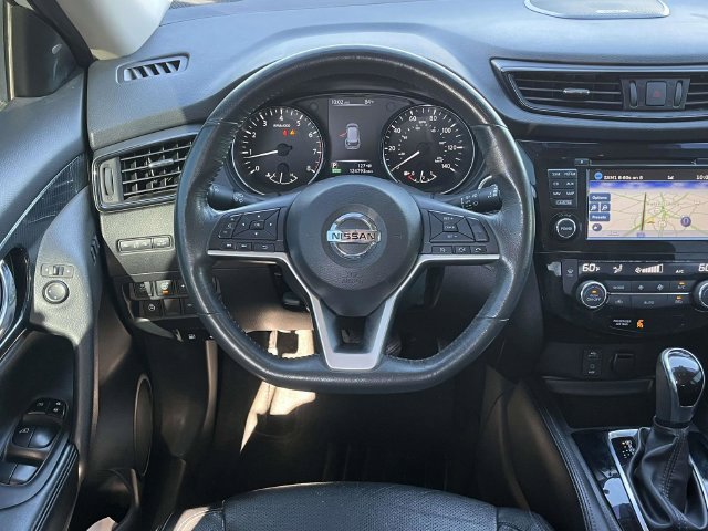 Used 2017 Nissan Rogue SL w/ SL Premium Package FWD image 18