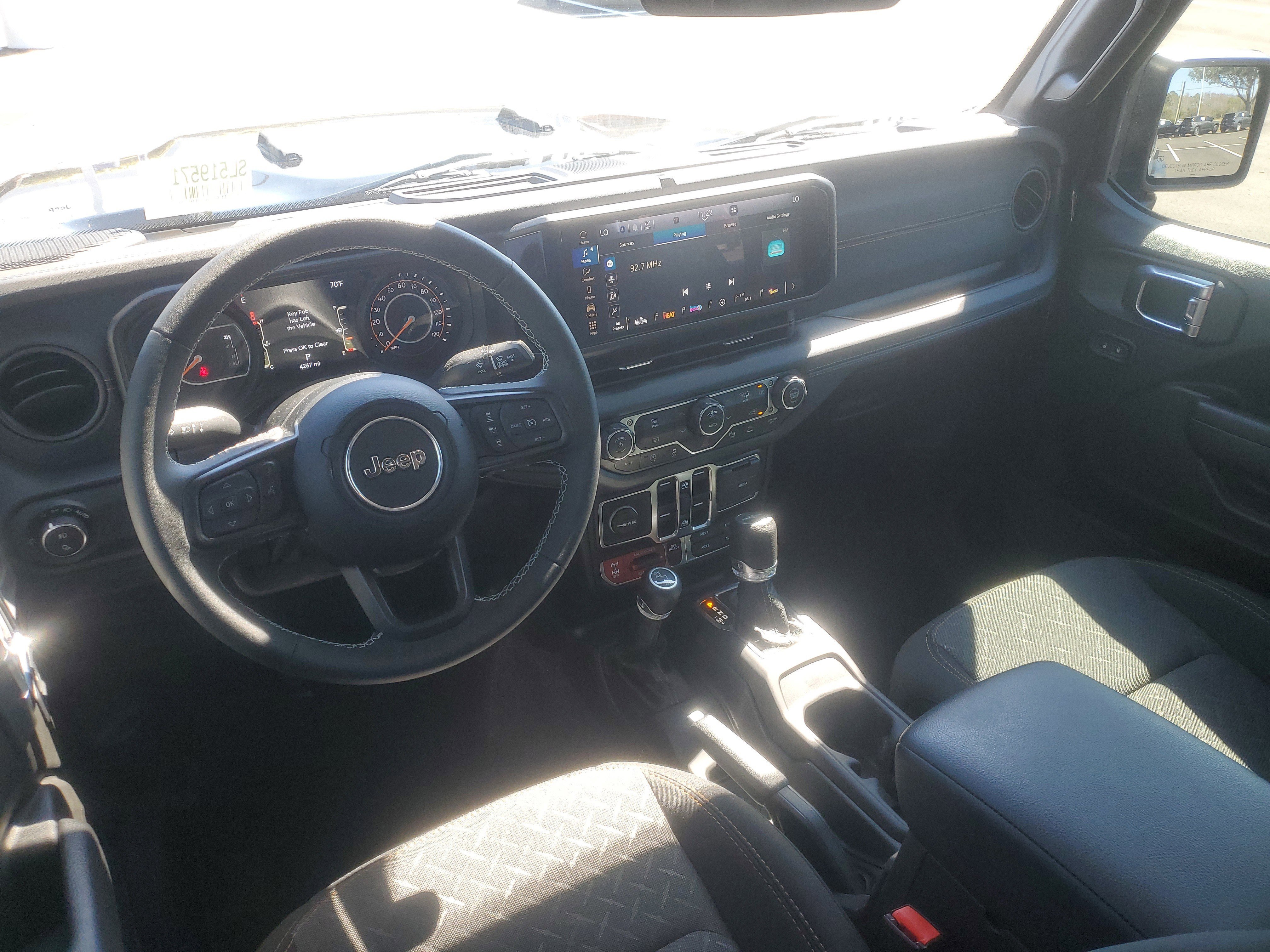 Used 2025 Jeep Gladiator Mojave w/ Safety Group image 9