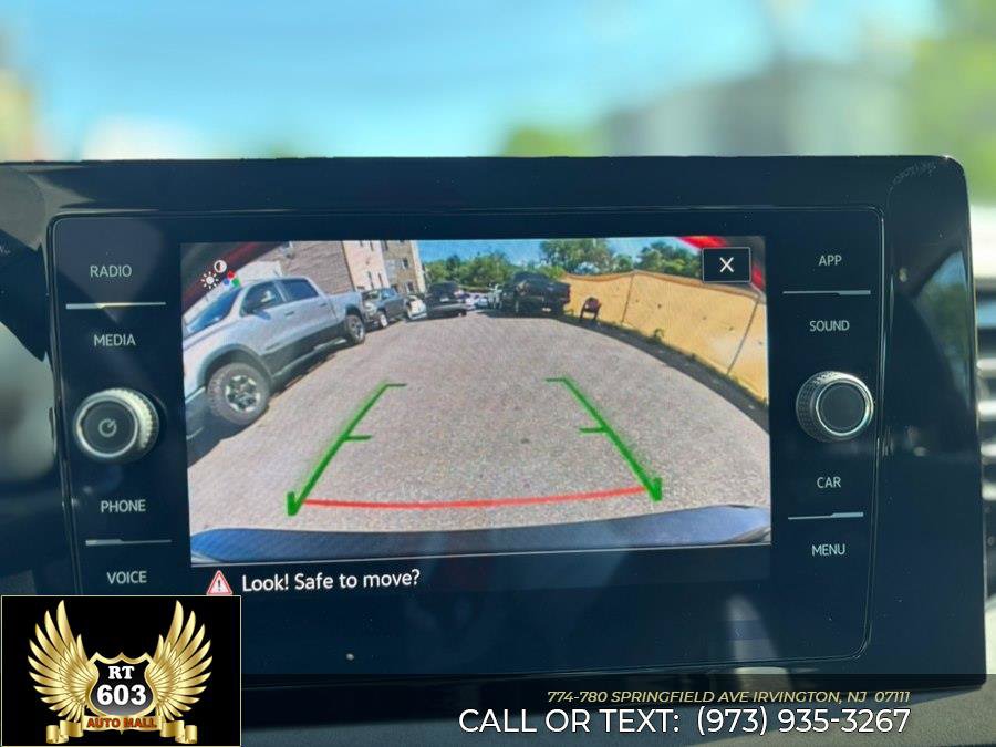 Used 2025 Volkswagen Jetta SE FWD image 15