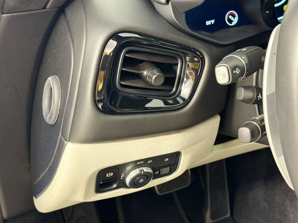 Used 2021 Aston Martin V8 Vantage Roadster RWD image 10