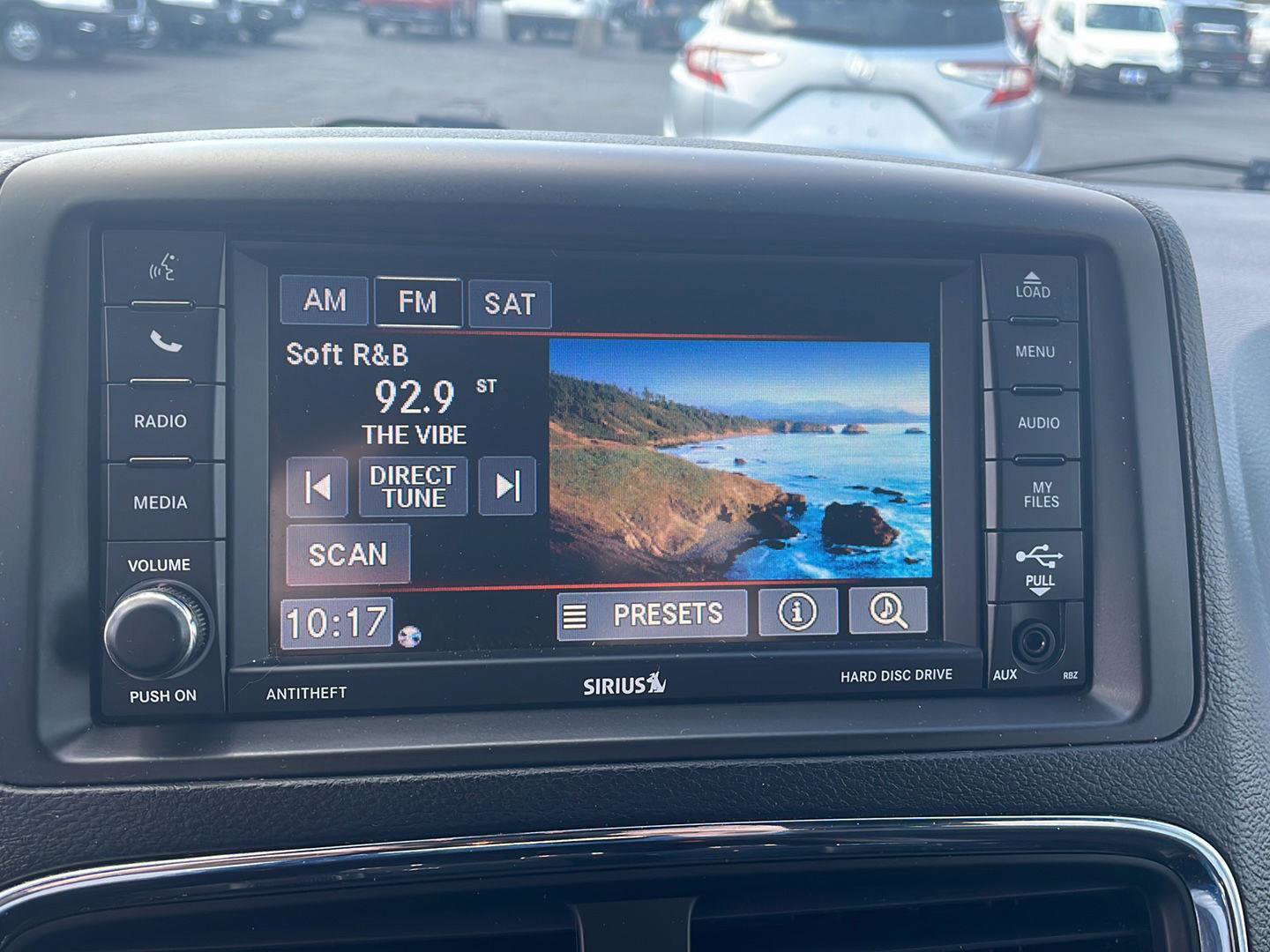 Used 2017 Dodge Grand Caravan SXT w/ Rear Park Assist Package FWD image 21