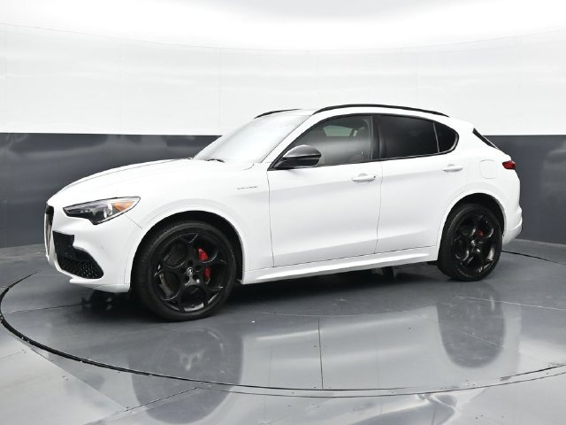 Used 2022 Alfa Romeo Stelvio Veloce AWD/4WD image 6