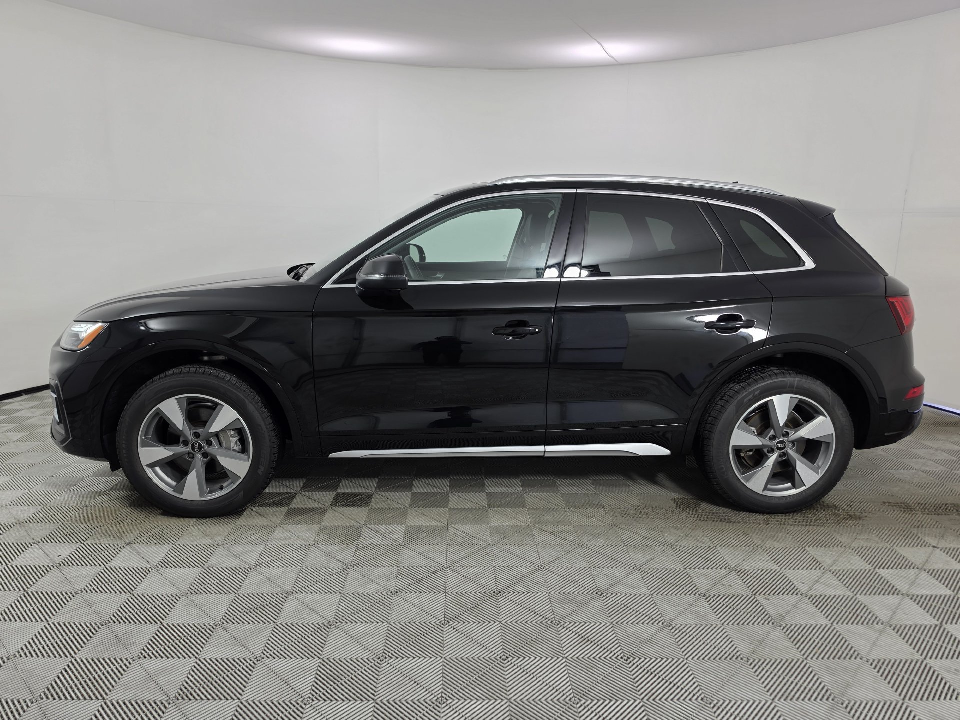 Certified 2024 Audi Q5 2.0T Premium Plus AWD/4WD image 4