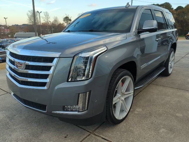 Used 2018 Cadillac Escalade Luxury image 3