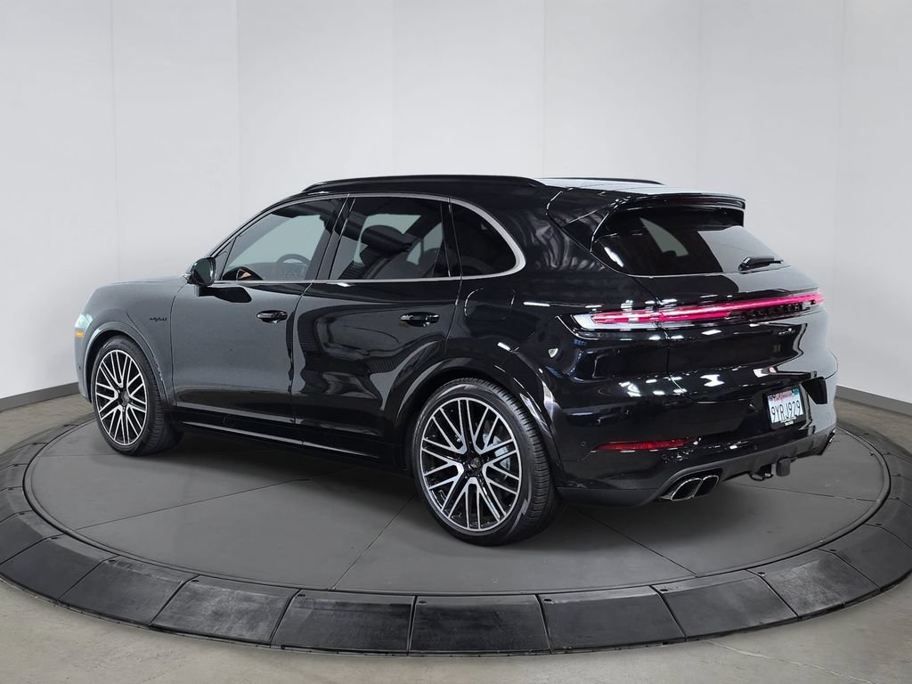 Certified 2026 Porsche Cayenne Turbo AWD/4WD image 3
