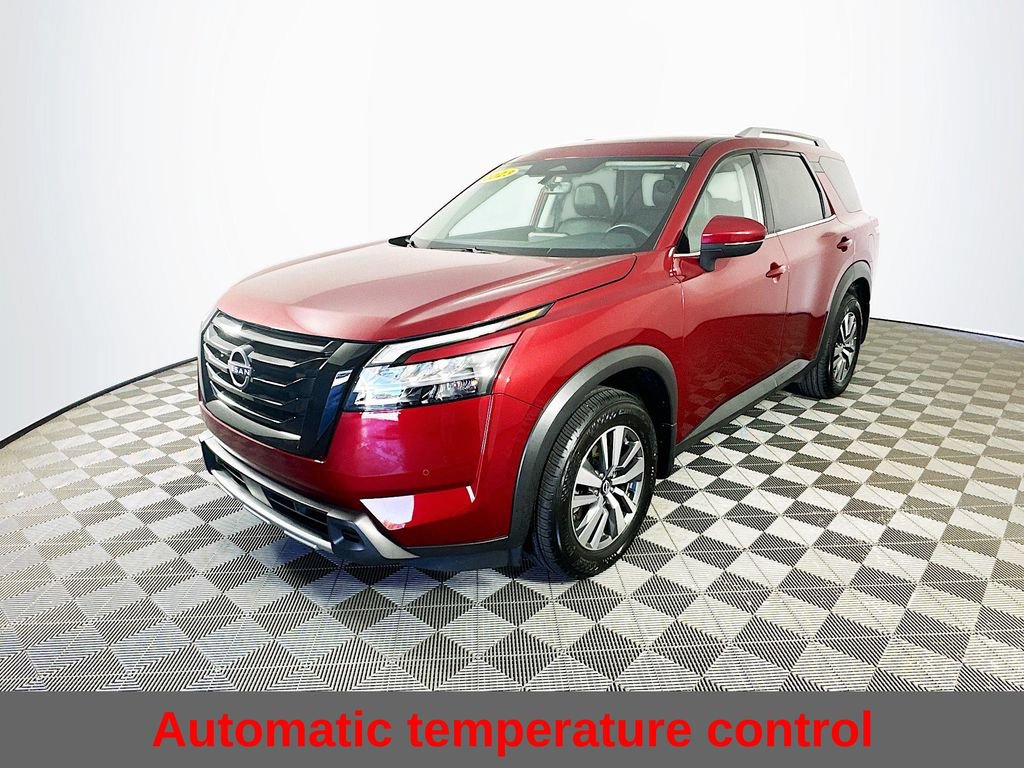 Certified 2023 Nissan Pathfinder SL w/ Black Appearance Package AWD/4WD image 7