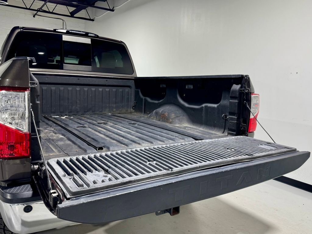 Used 2016 Nissan Titan SL image 9