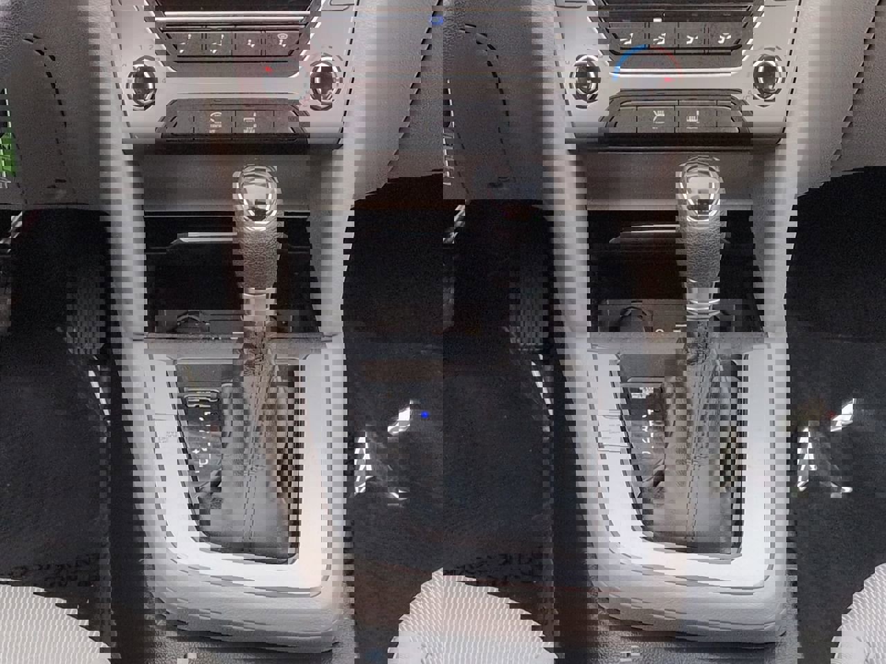 Used 2017 Hyundai Elantra SE image 18