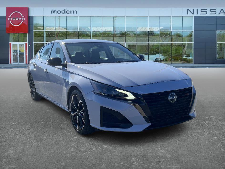 Certified 2024 Nissan Altima 2.5 SR image 3
