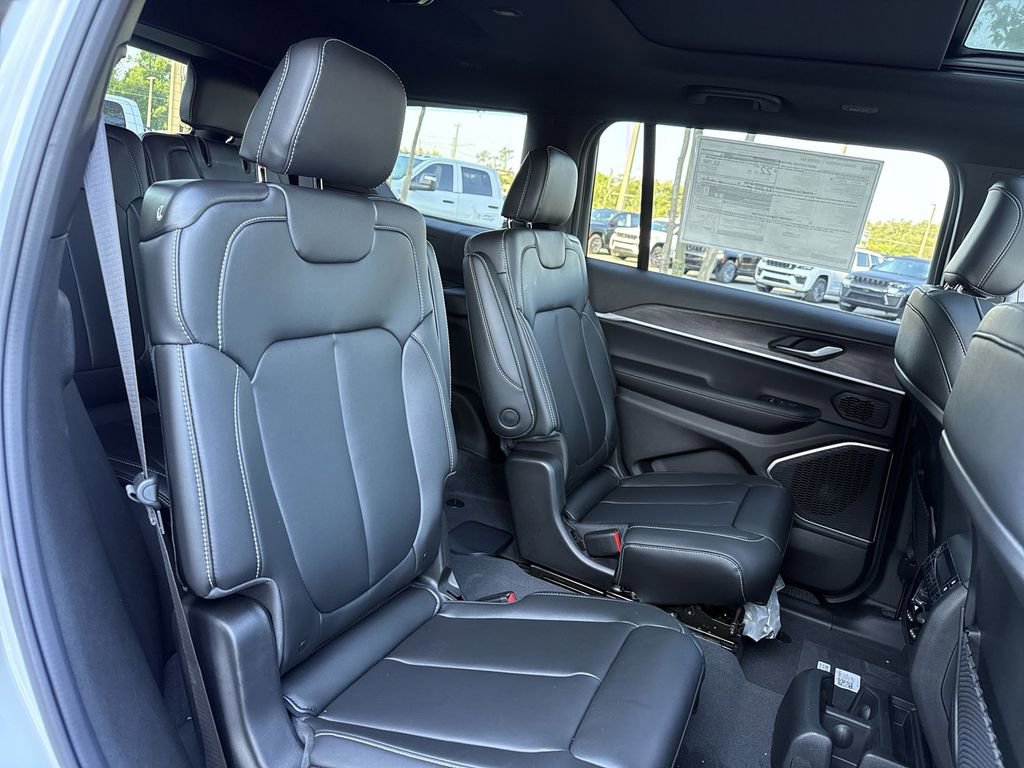 New 2026 Jeep Grand Cherokee L Limited w/ Limited Altitude Package AWD/4WD image 26