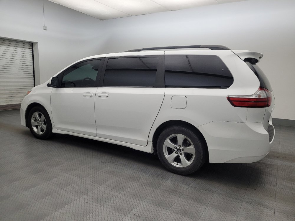 Used 2018 Toyota Sienna LE FWD image 3
