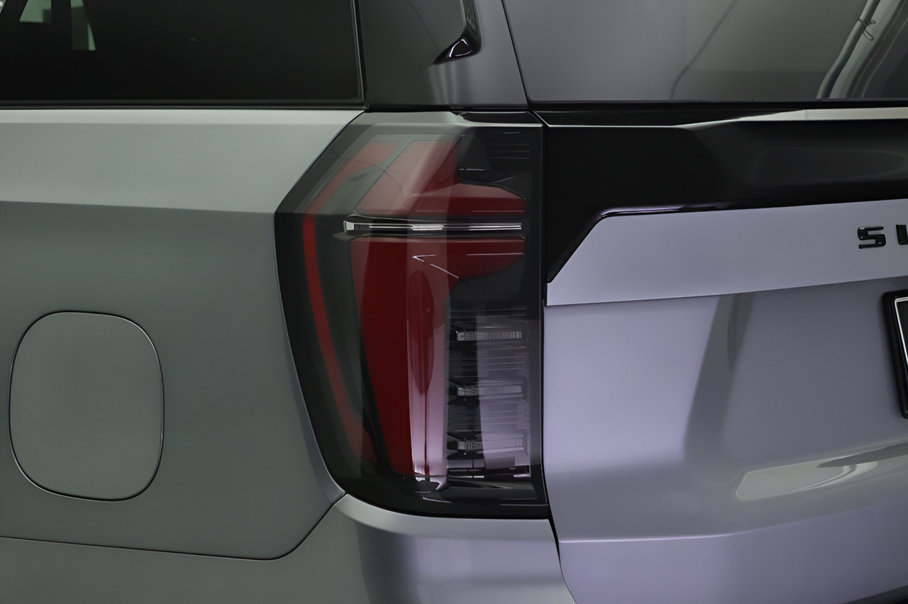Used 2026 Chevrolet Suburban RST RWD image 18