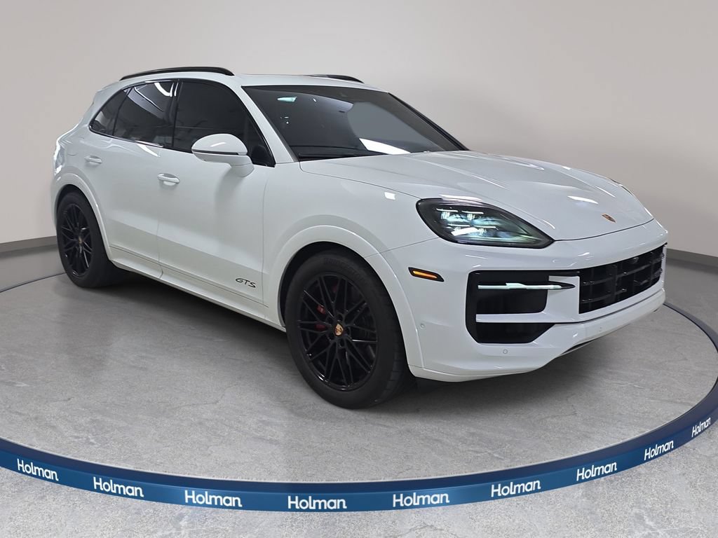 Used 2025 Porsche Cayenne GTS AWD/4WD image 4