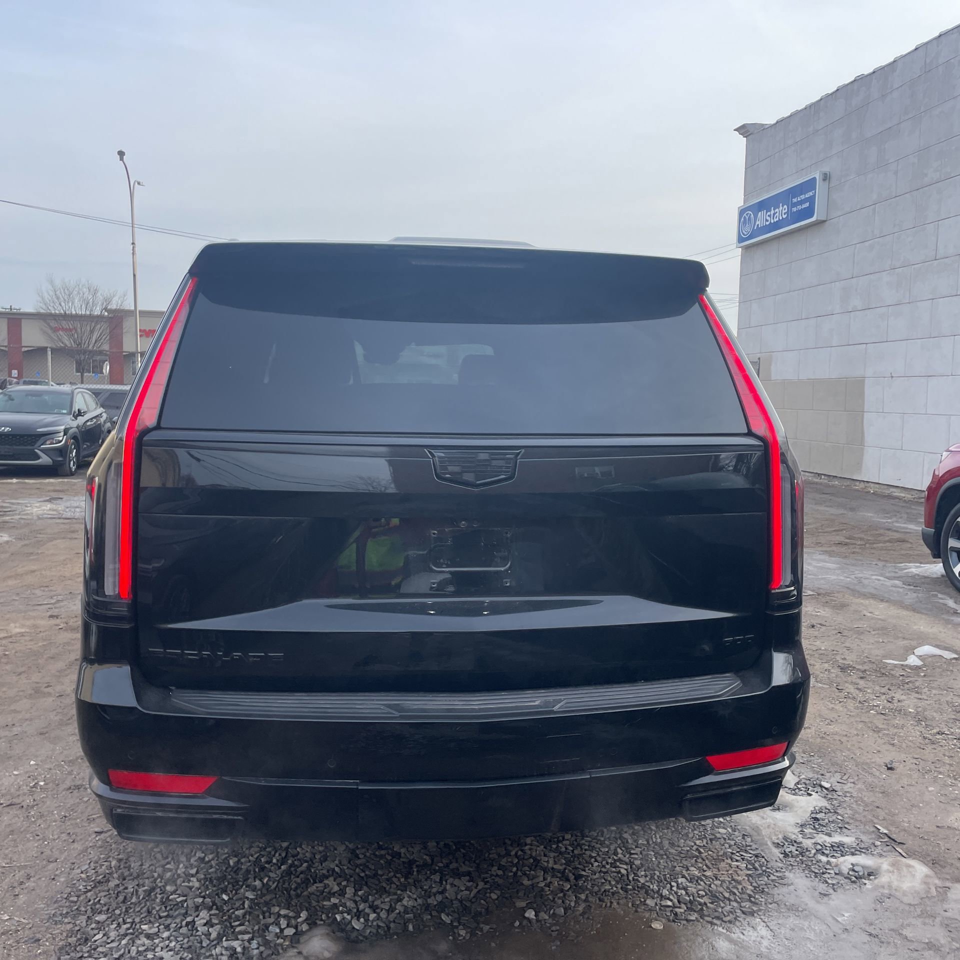 Used 2024 Cadillac Escalade ESV Premium Luxury w/ Performance Package image 5