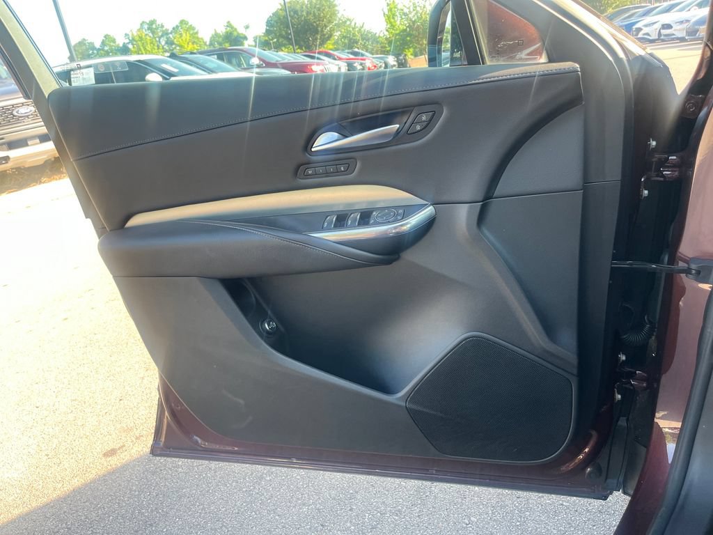 Used 2023 Cadillac XT4 Premium Luxury FWD image 10