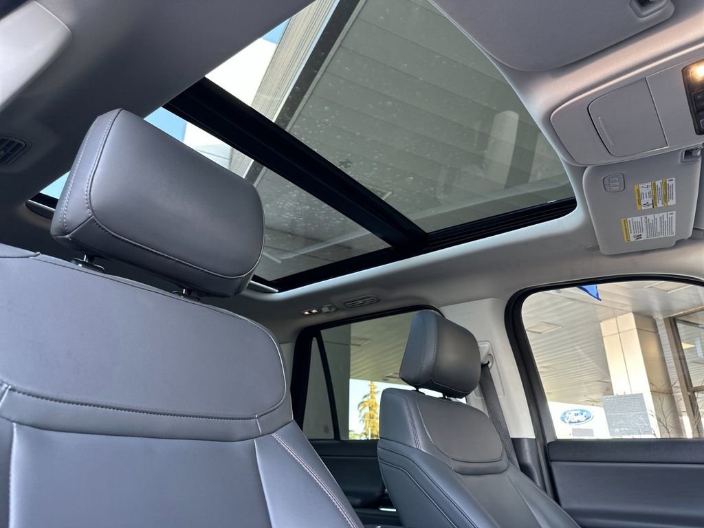 Certified 2025 Ford Expedition Active image 17