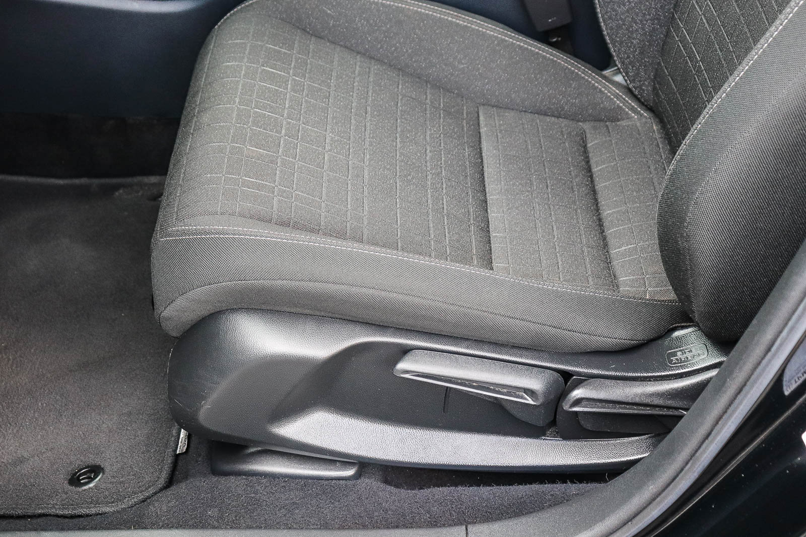 Certified 2024 Honda HR-V LX image 25