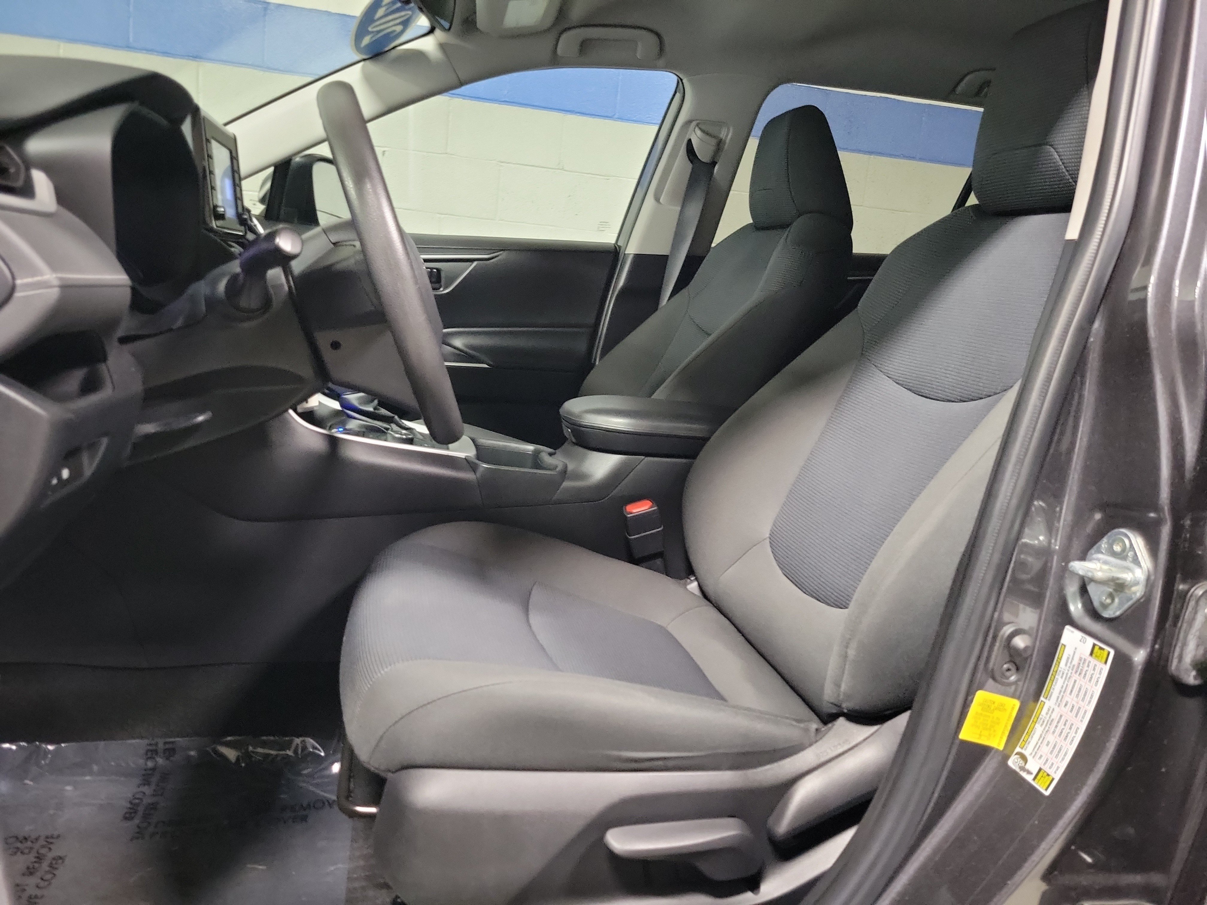 Used 2022 Toyota RAV4 LE AWD/4WD image 22