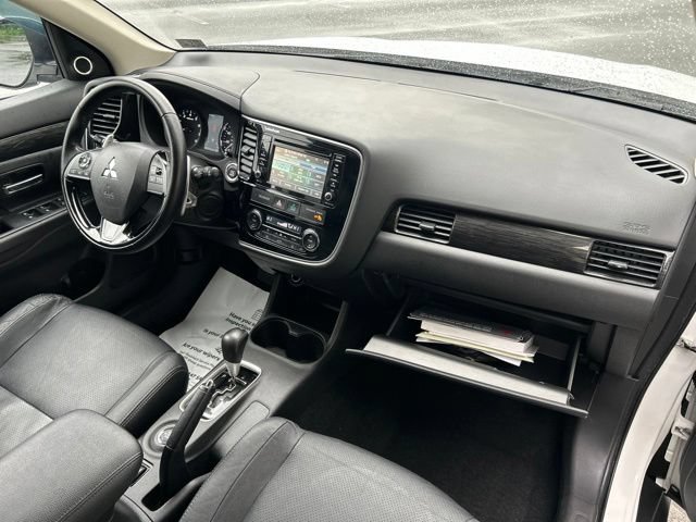 Used 2016 Mitsubishi Outlander GT AWD/4WD image 24