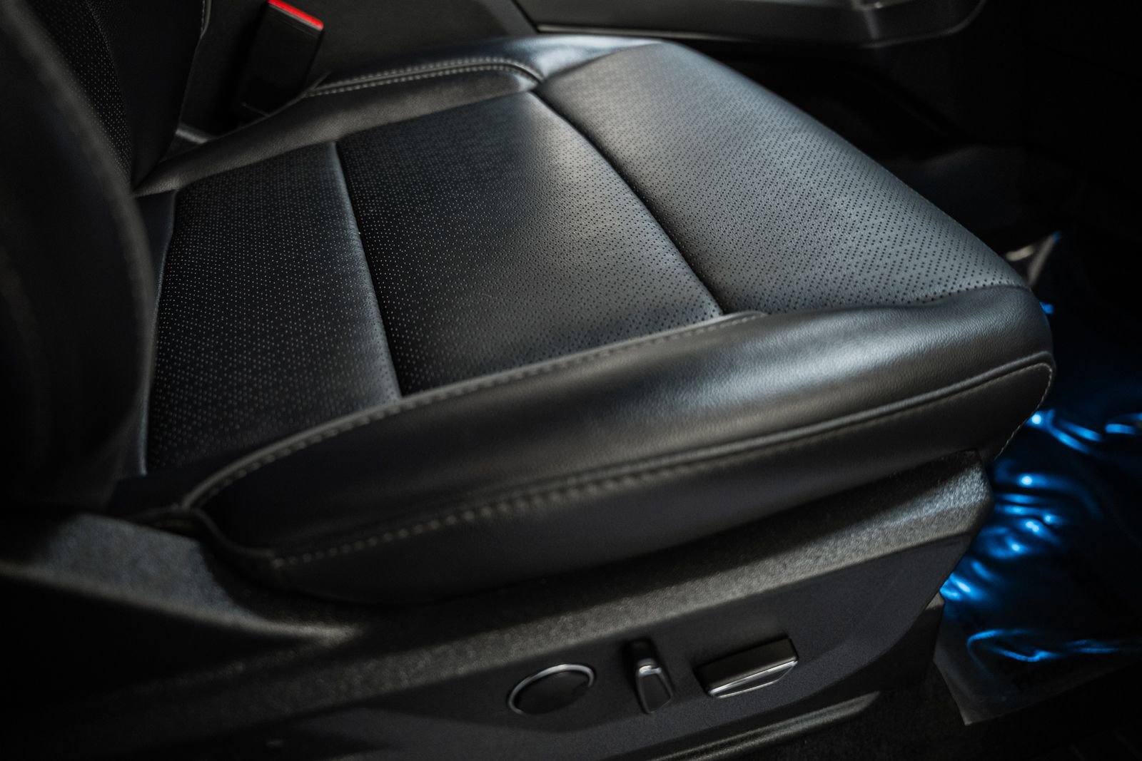 Certified 2025 Ford F150 Lariat w/ Equipment Group 502A High image 43