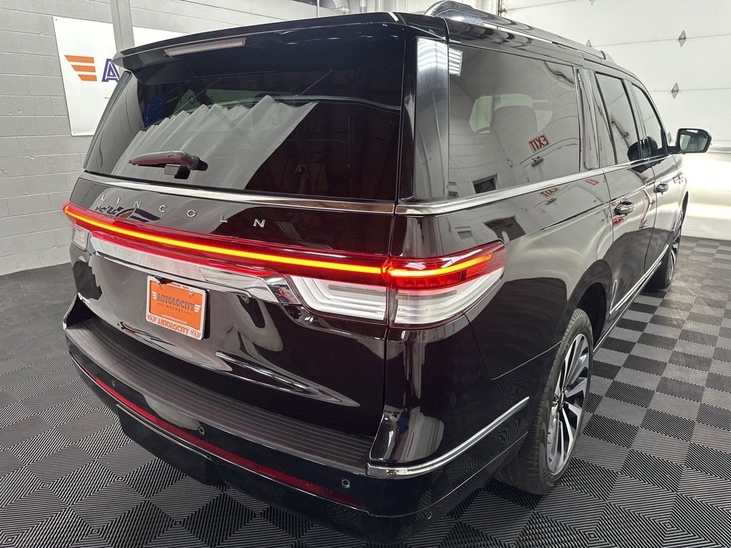 Used 2023 Lincoln Navigator L Reserve image 9
