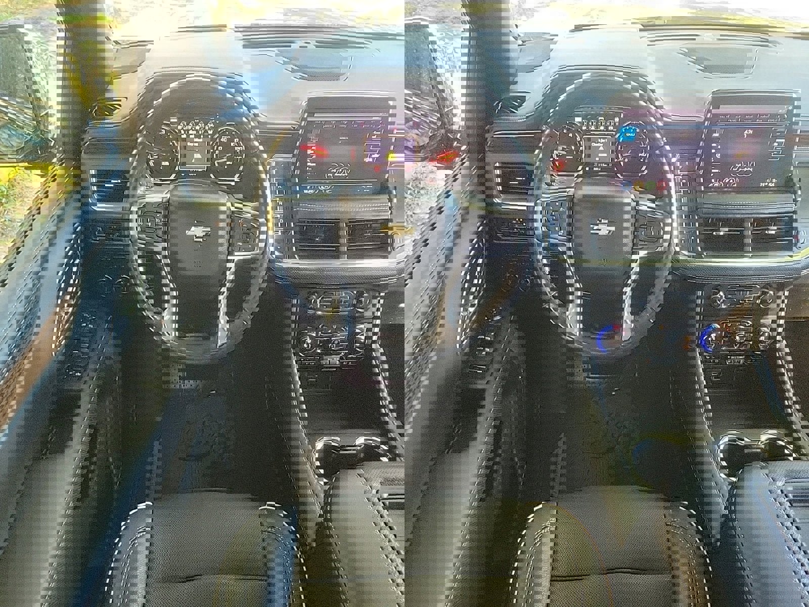 Used 2021 Chevrolet Tahoe Premier w/ Premium Package image 17