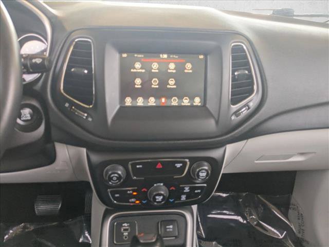 Used 2019 Jeep Compass Latitude FWD image 15