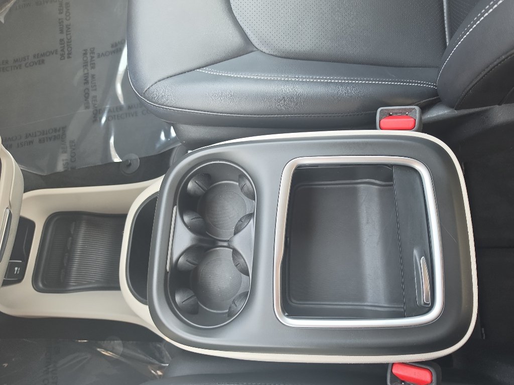 Used 2024 Chrysler Pacifica Touring-L FWD image 31