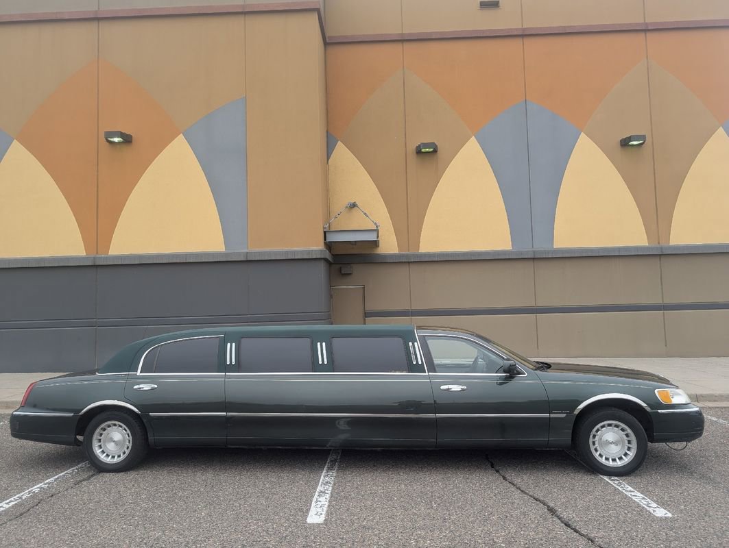 Used 1999 Lincoln Town Car Executive image 9