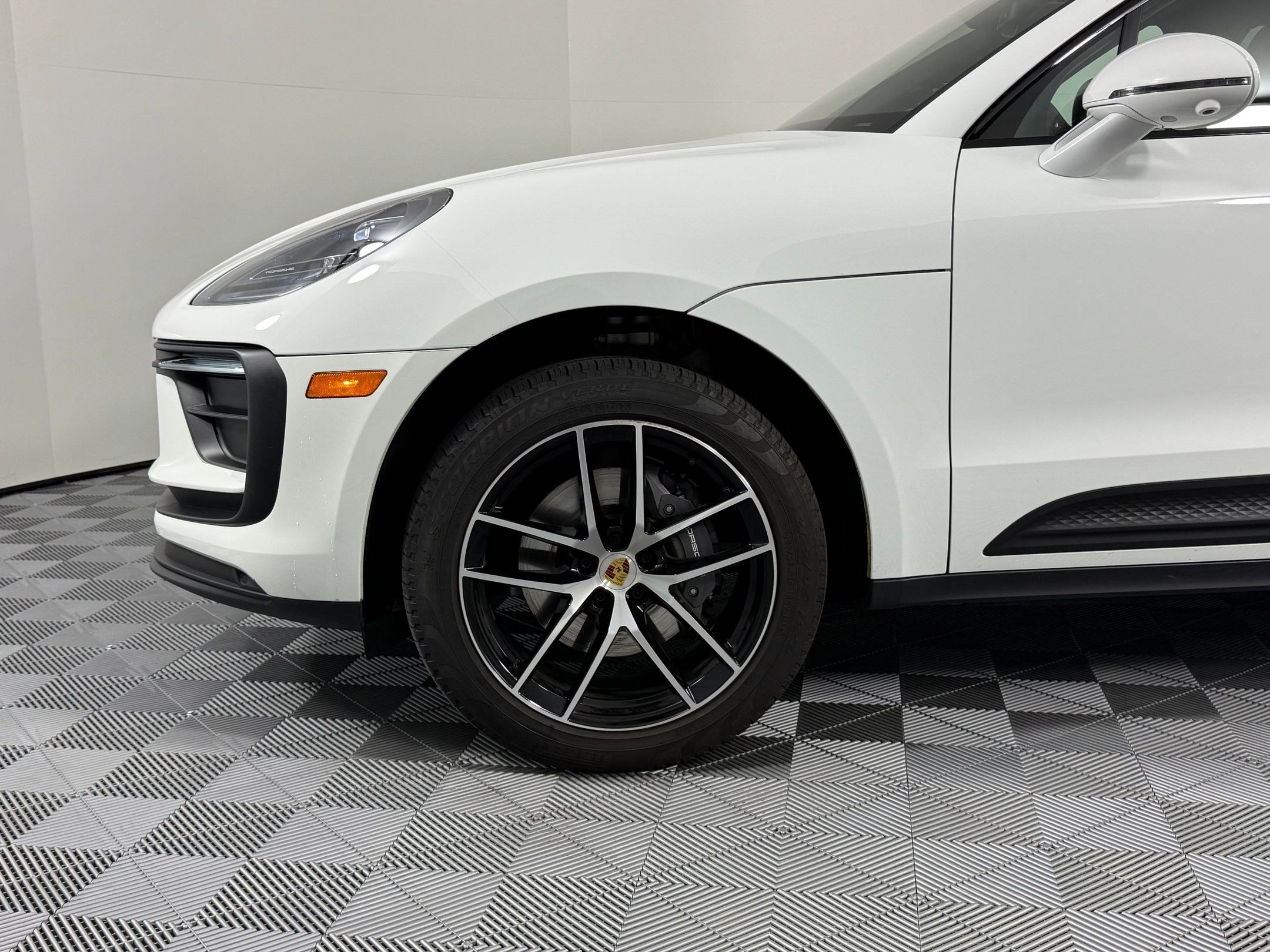 Certified 2022 Porsche Macan image 12