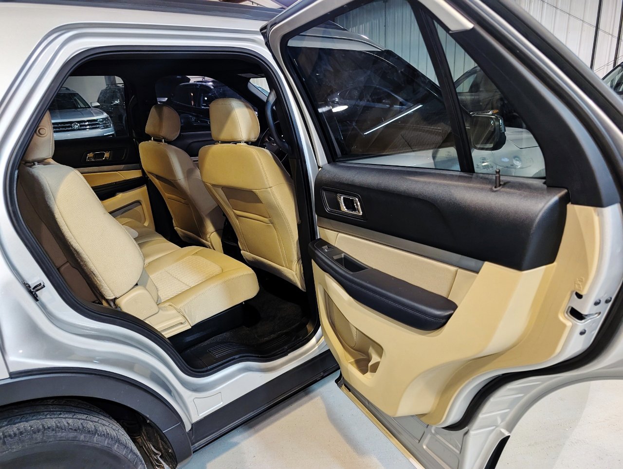 Used 2017 Ford Explorer FWD image 25