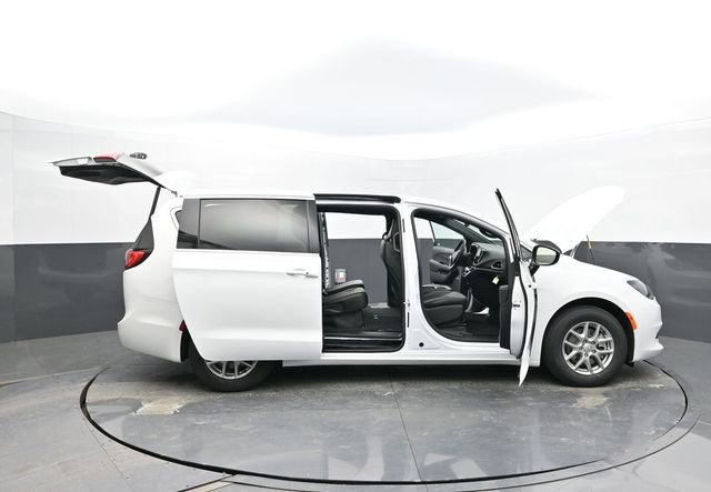 New 2026 Chrysler Voyager LX FWD image 63