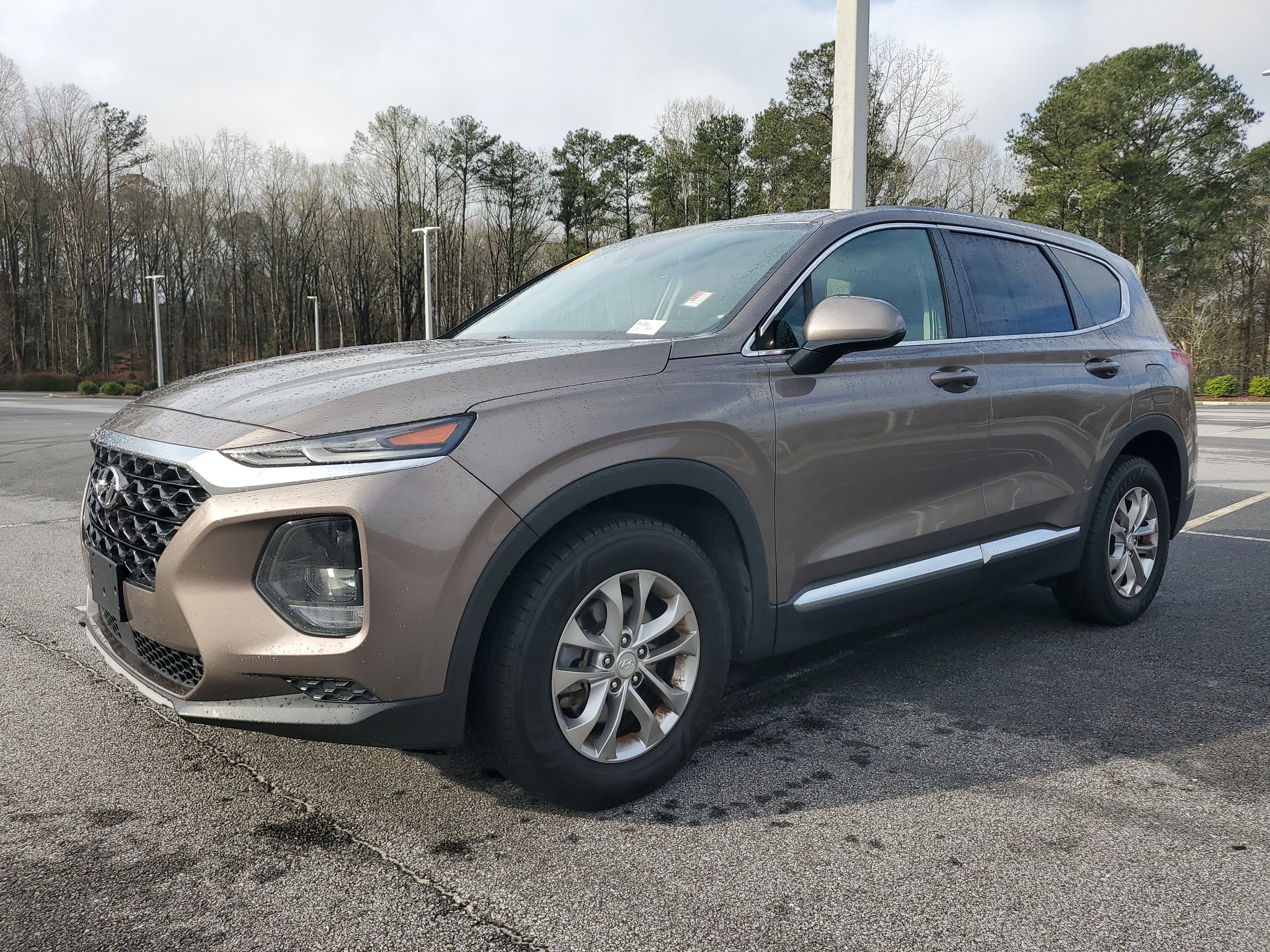 Used 2019 Hyundai Santa Fe SE image 3