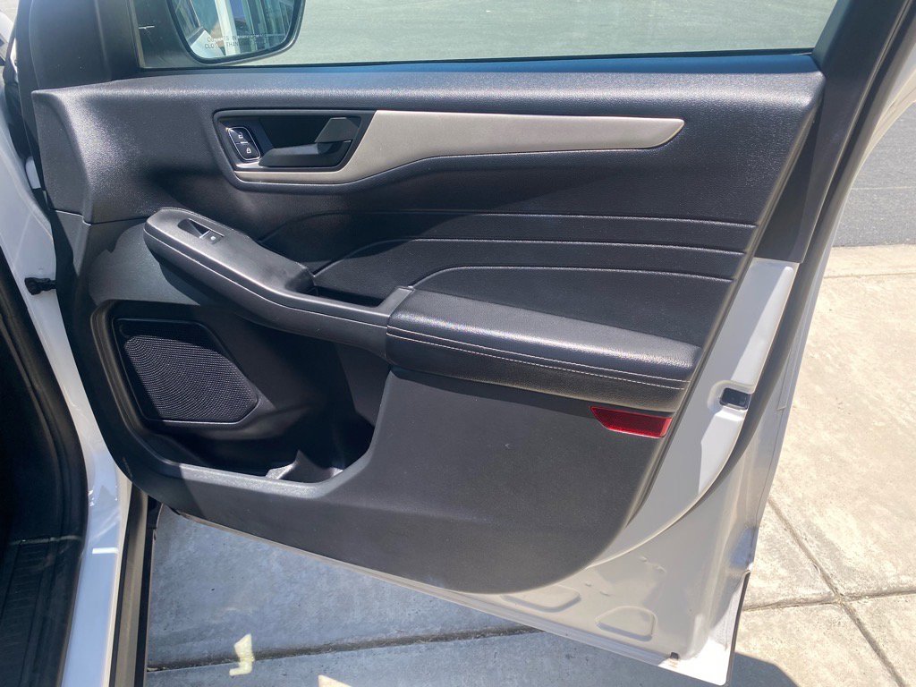 Used 2022 Ford Escape SE image 34