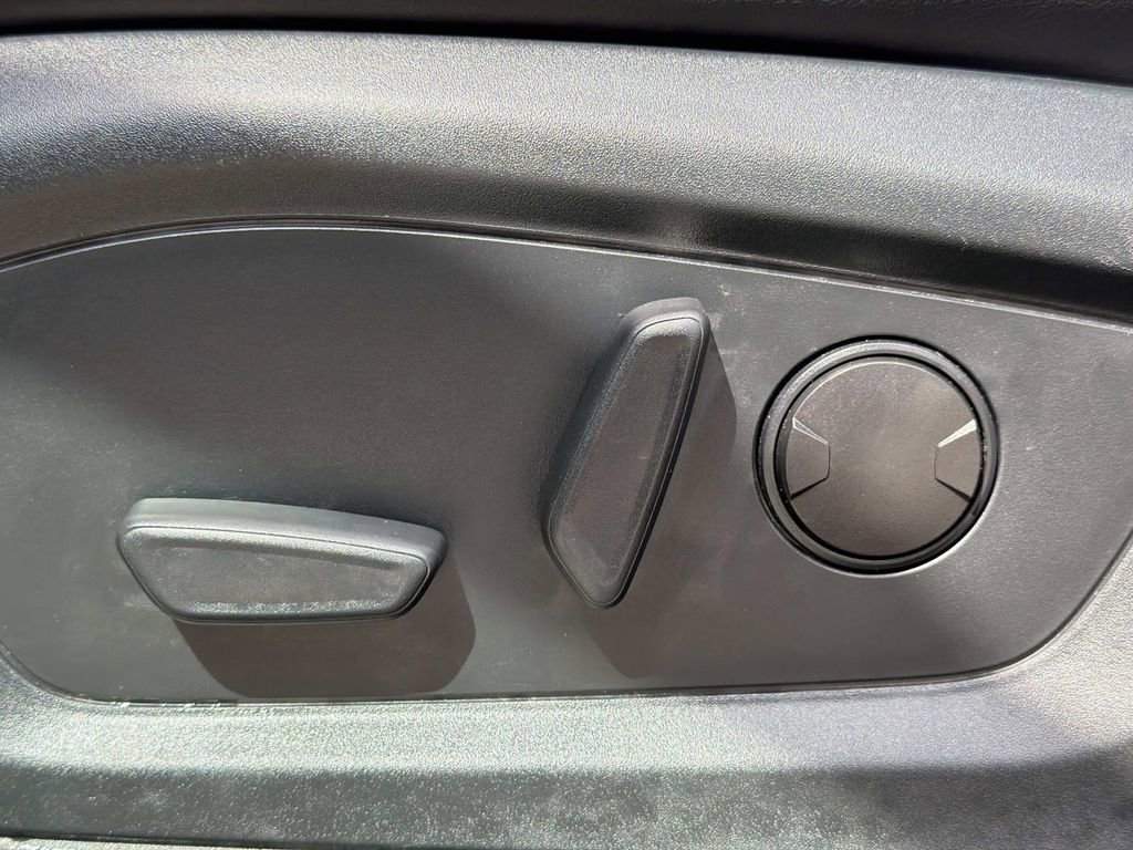 Used 2022 Ford Explorer XLT w/ Equipment Group 202A image 21