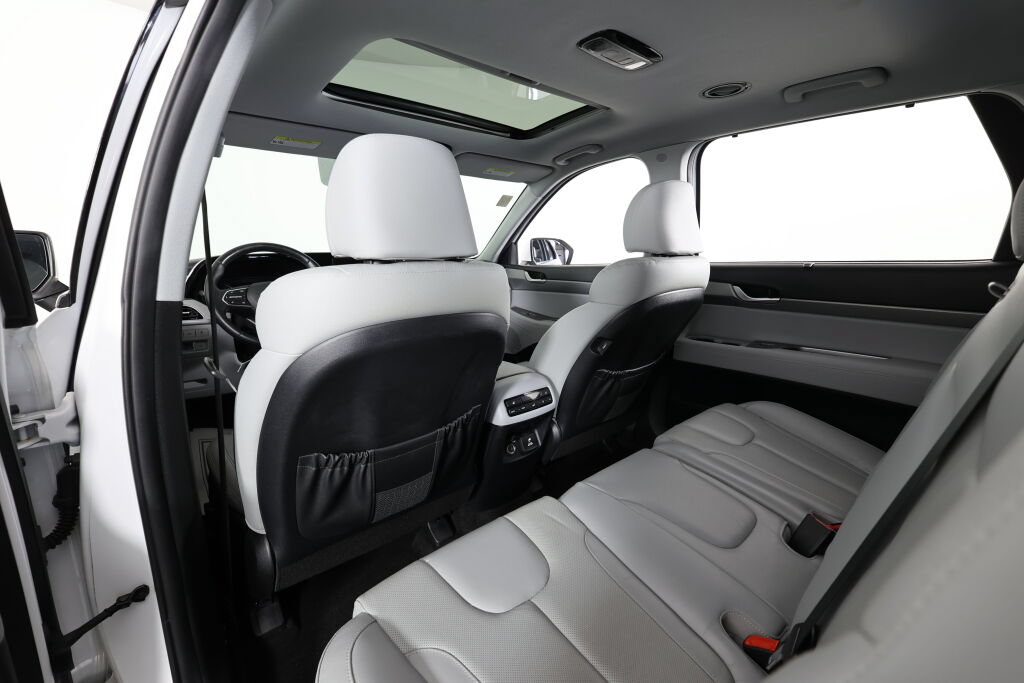 Used 2022 Hyundai Palisade SEL w/ 8P Bench Seat Package AWD/4WD image 14