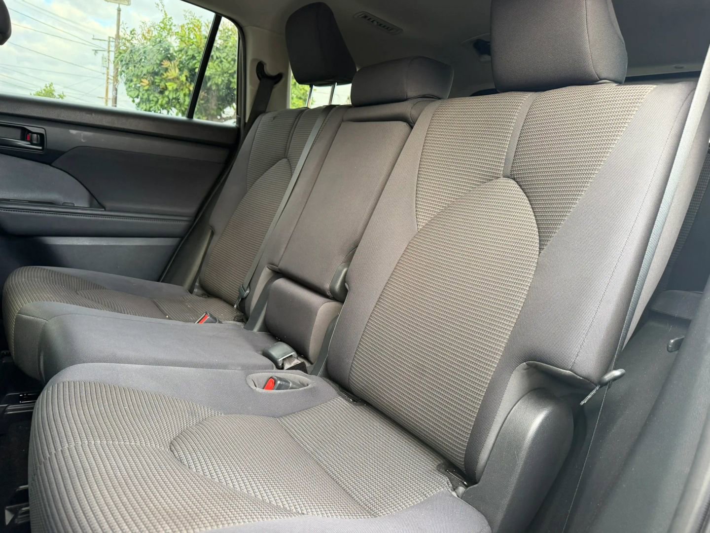 Used 2021 Toyota Highlander LE AWD/4WD image 13