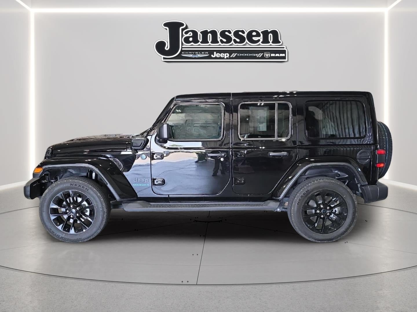 Used 2025 Jeep Wrangler Unlimited Sahara AWD/4WD image 2