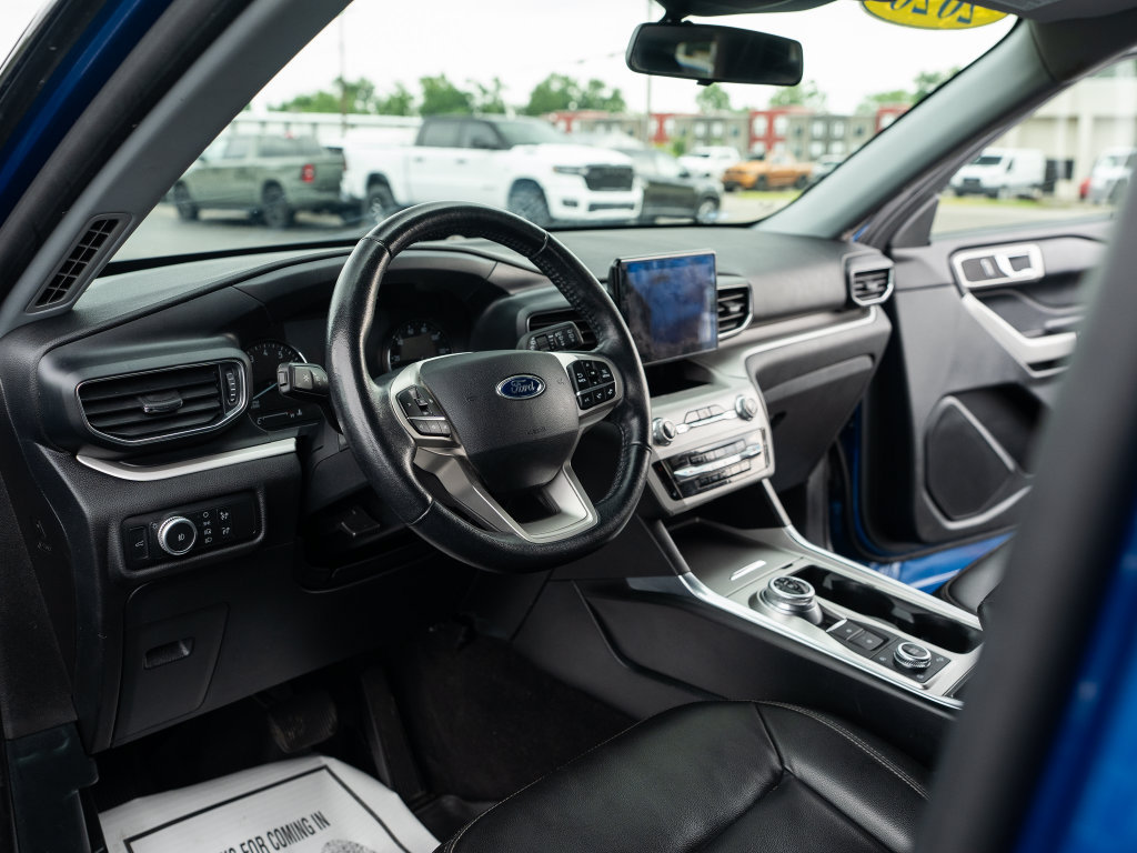 Used 2020 Ford Explorer XLT w/ Equipment Group 202A AWD/4WD image 19