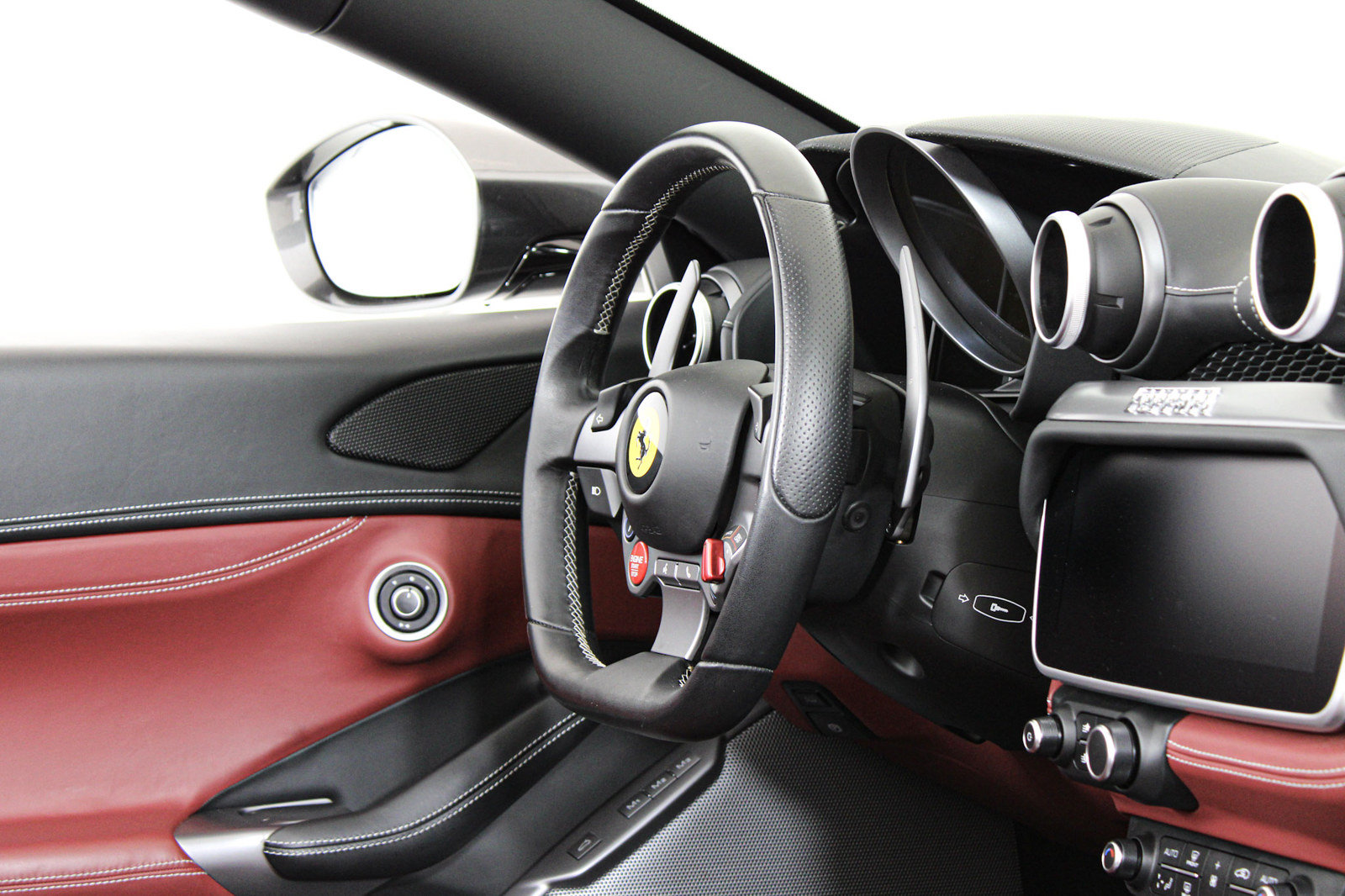 Certified 2022 Ferrari Portofino M RWD image 32