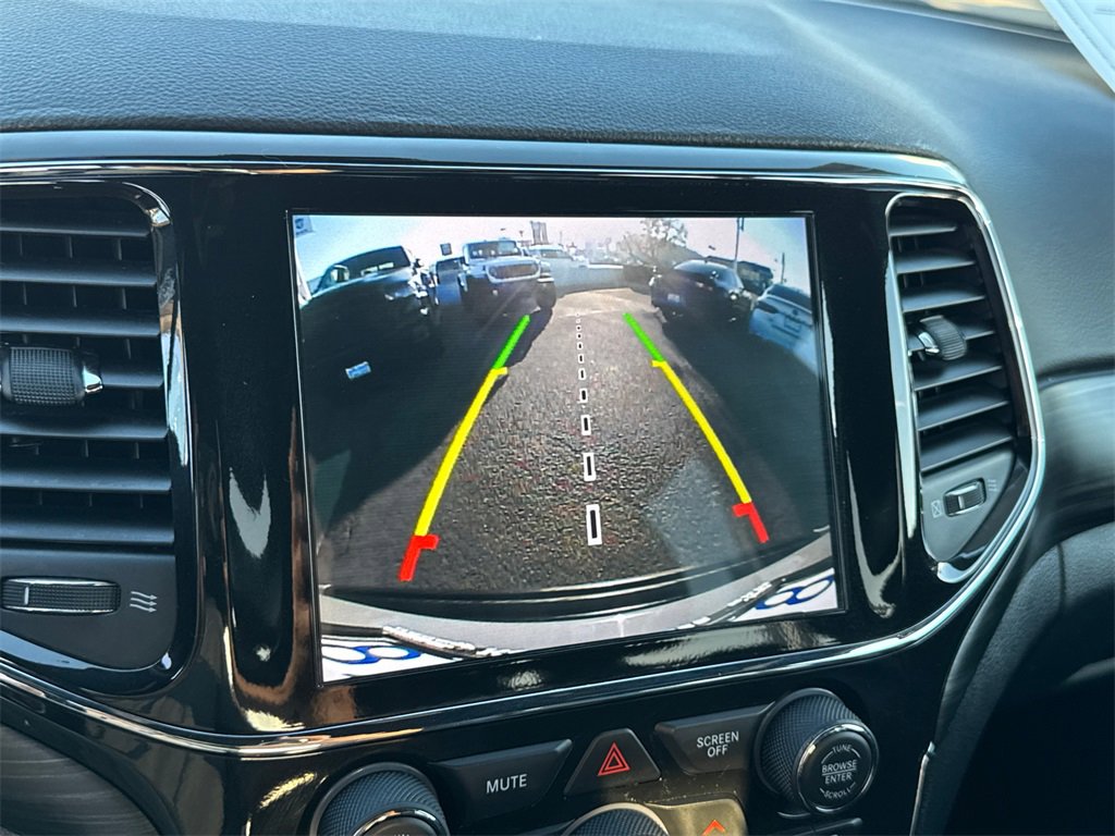 Used 2021 Jeep Grand Cherokee Laredo X image 28