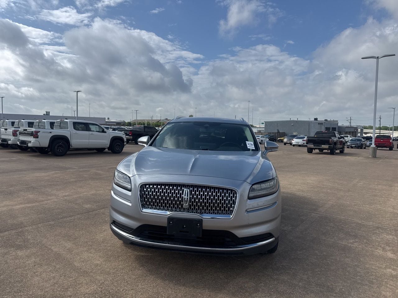 Used 2022 Lincoln Nautilus FWD w/ Premium Package image 5