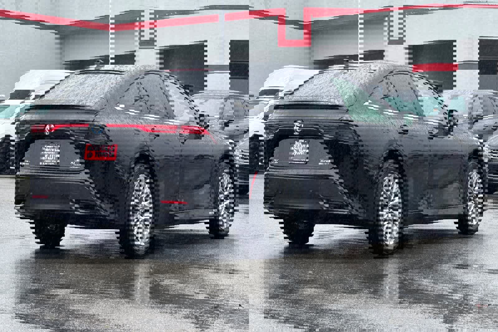 Used 2022 Toyota Mirai XLE image 2