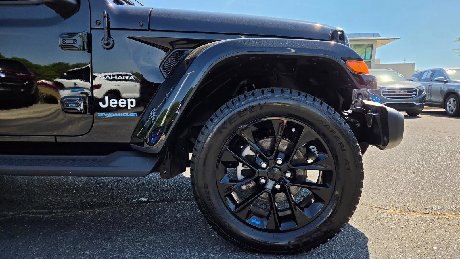 Used 2023 Jeep Wrangler Sahara w/ Cold Weather Group image 14