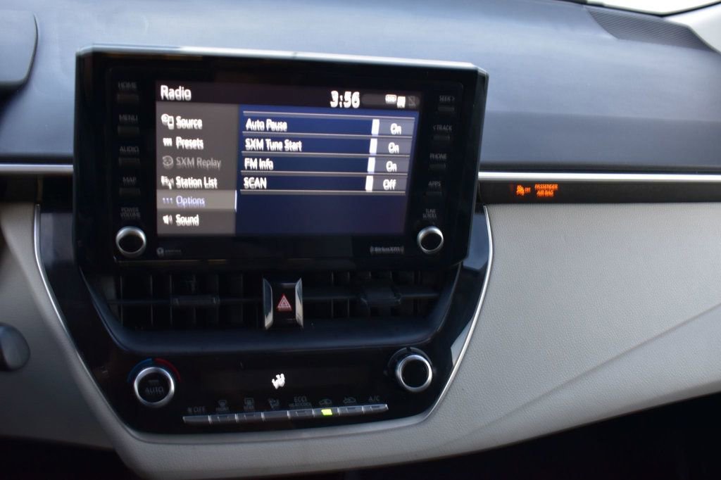 Used 2022 Toyota Corolla LE image 31